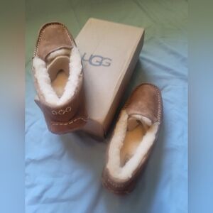 Uggs Slippers Chestnut Size 10 NIB
